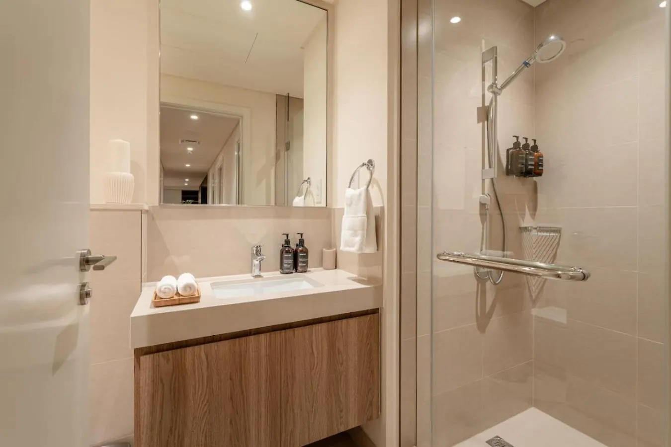 Seraya Residence 11 - 3Bdr - Private Jacuzzi And Infrared Sauna Dubai 0*,  United Arab Emirates